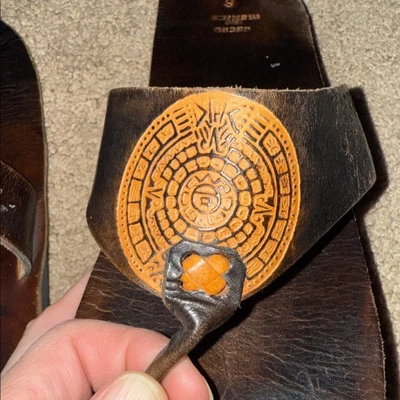 Leather tooled Sandals with Aztec Design Debbie - Picture 4 of 6